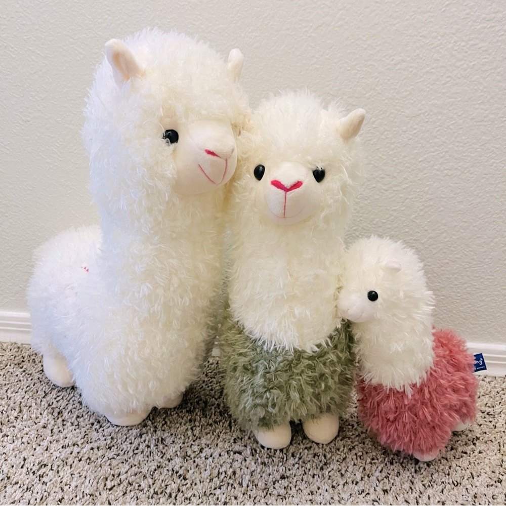 🌻 Set of Three Adorable Jing Guang Llamas/Alpacas Plushies